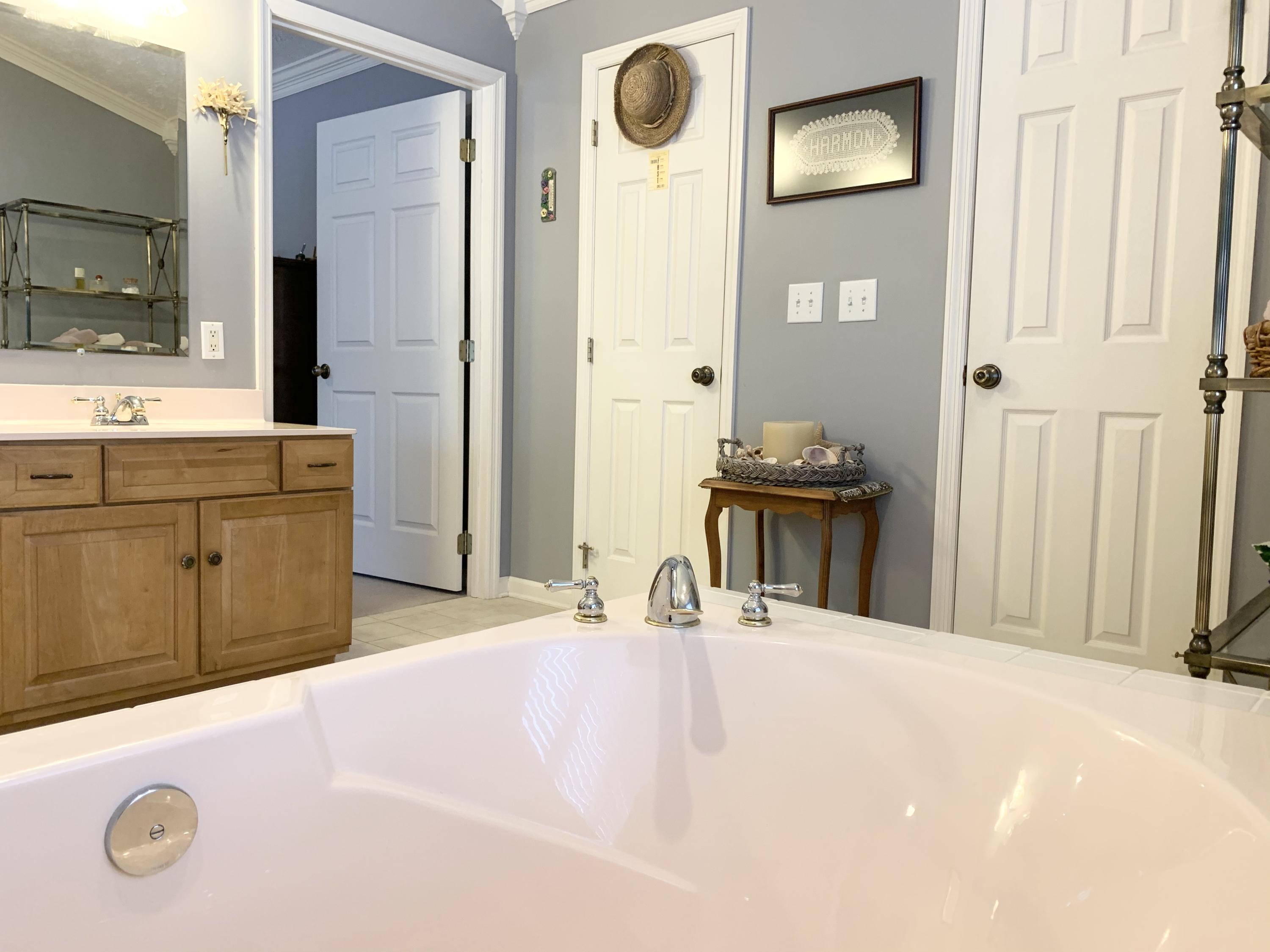 1130 Chippendale Road Kingsport, TN 37660 - Photo 39 of 91 24B5AF66-66A6-45D5-868F-260059FE25A2