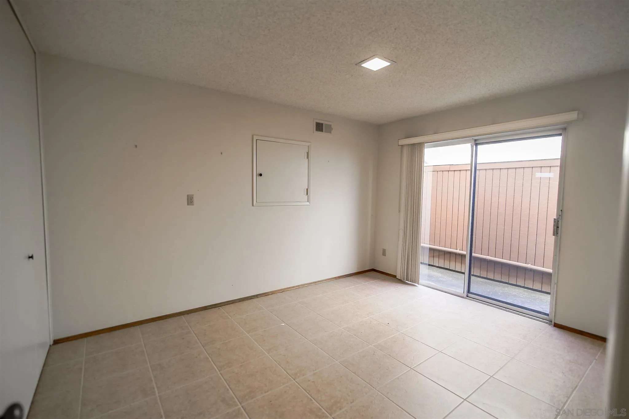 7434 High Avenue La Jolla, CA 92037 - Photo 14 of 15 an empty room with sliding door