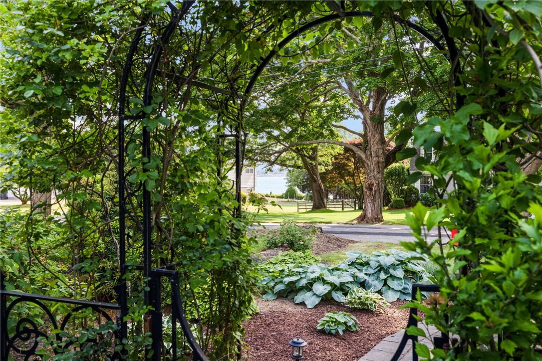 6 Crawford Avenue Warwick, RI 02889 - Photo 23 of 47