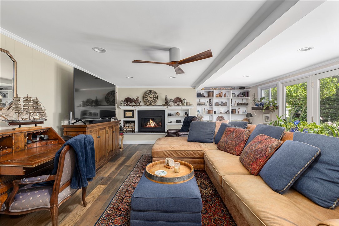 6 Crawford Avenue Warwick, RI 02889 - Photo 3 of 47