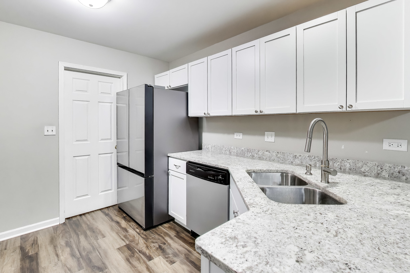 641 Kingsbridge Drive Carol Stream, IL 60188 - Photo 12 of 32