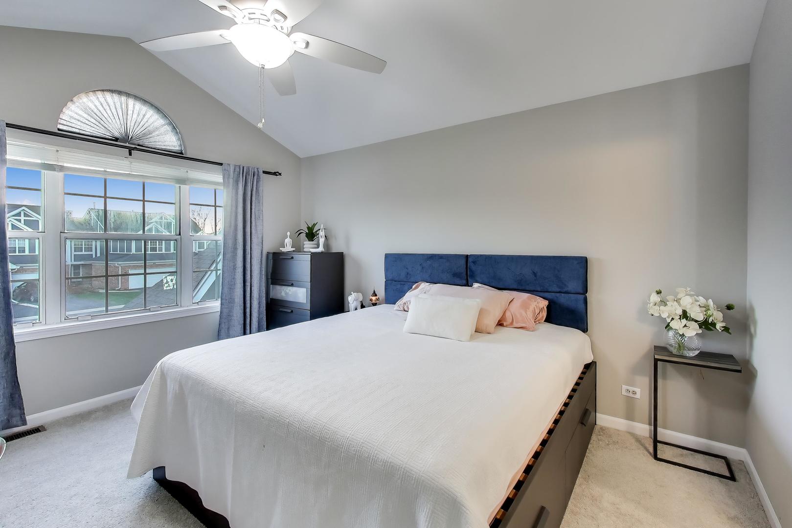 641 Kingsbridge Drive Carol Stream, IL 60188 - Photo 17 of 32