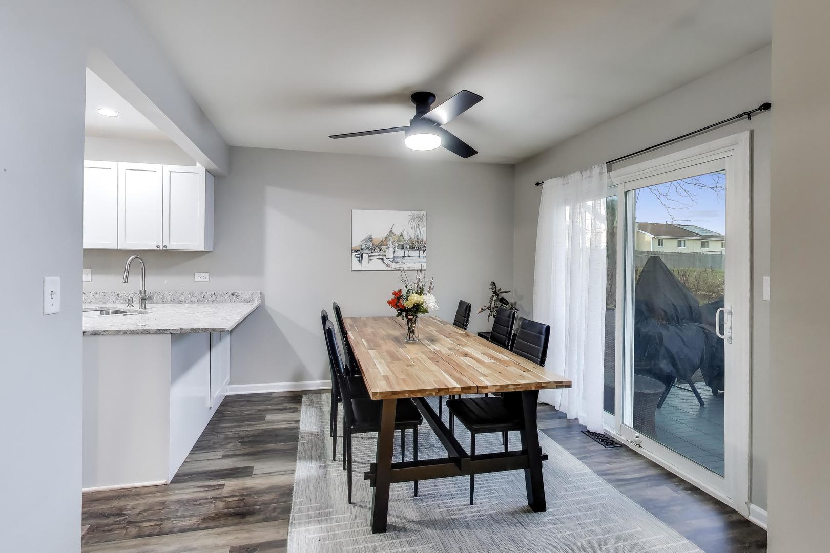 641 Kingsbridge Drive Carol Stream, IL 60188 - Photo 7 of 32