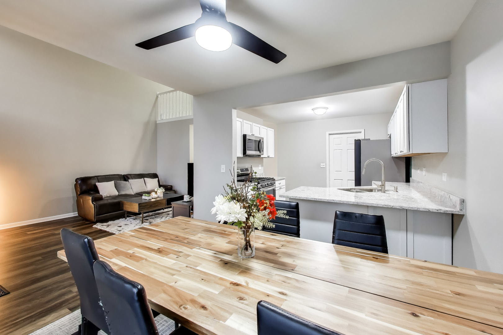 641 Kingsbridge Drive Carol Stream, IL 60188 - Photo 9 of 32