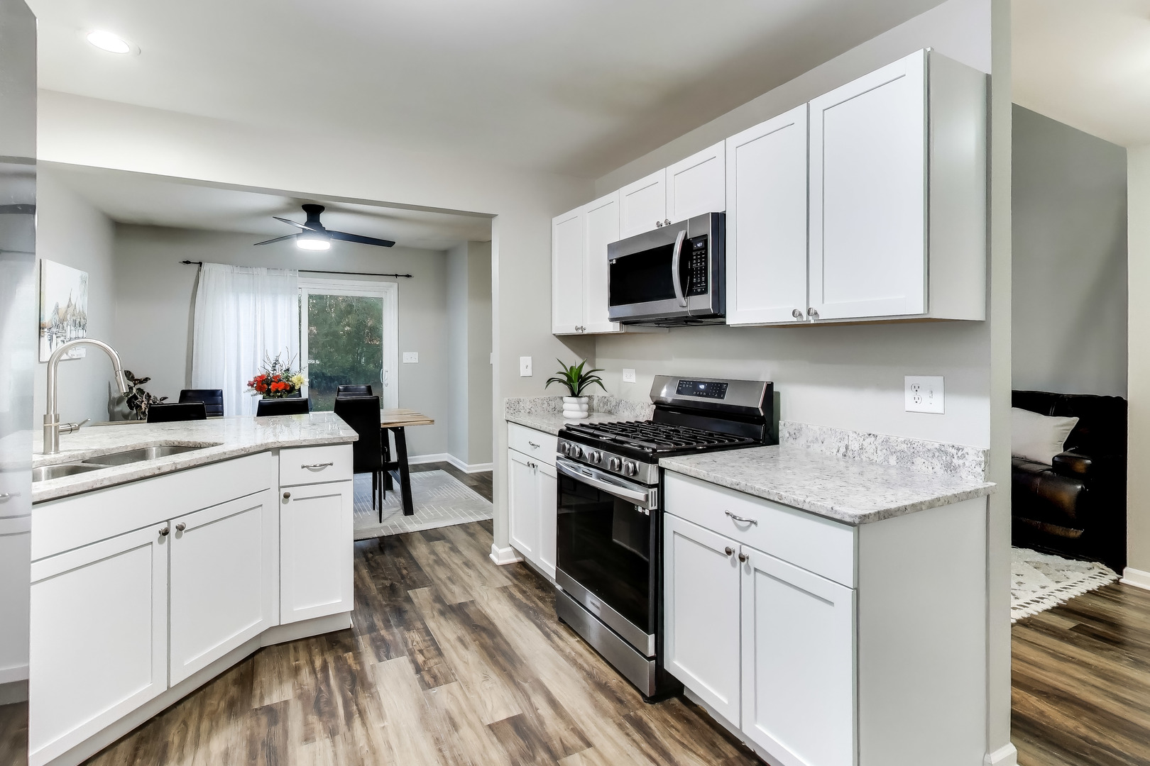 641 Kingsbridge Drive Carol Stream, IL 60188 - Photo 10 of 32