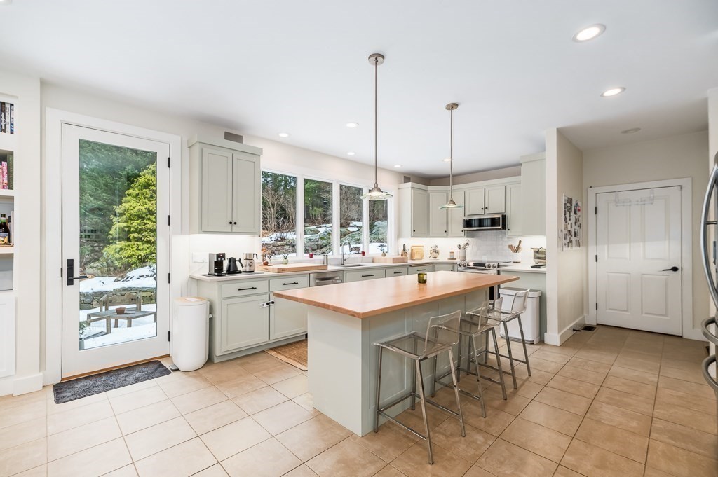 33 Forster Road Manchester, MA 01944 - Photo 13 of 41