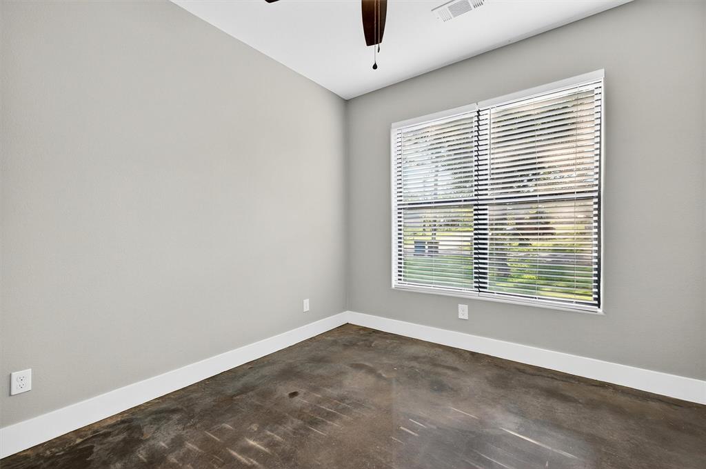 1501 South 7th Avenue Denison, TX 75021 - Photo 14 of 32 a view of an empty room with a window