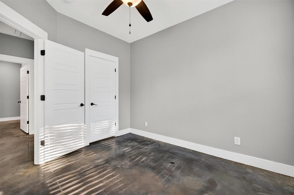 1501 South 7th Avenue Denison, TX 75021 - Photo 15 of 32 an empty room with an entryway