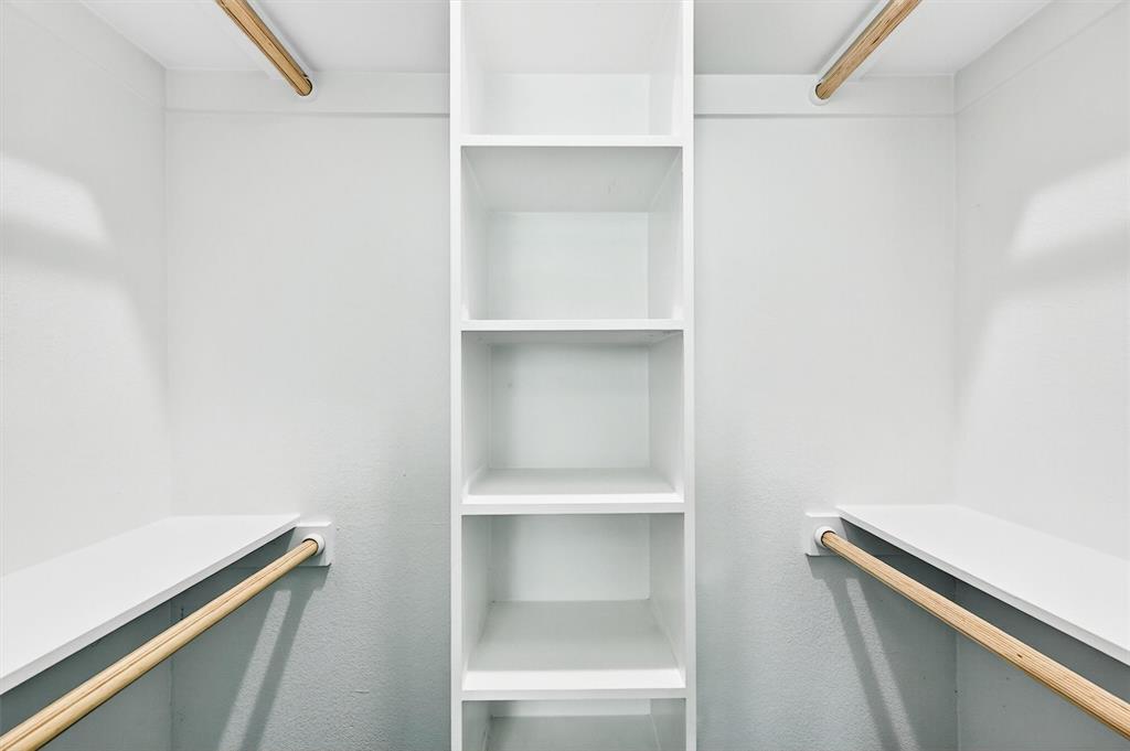 1501 South 7th Avenue Denison, TX 75021 - Photo 16 of 32 a close view of closet