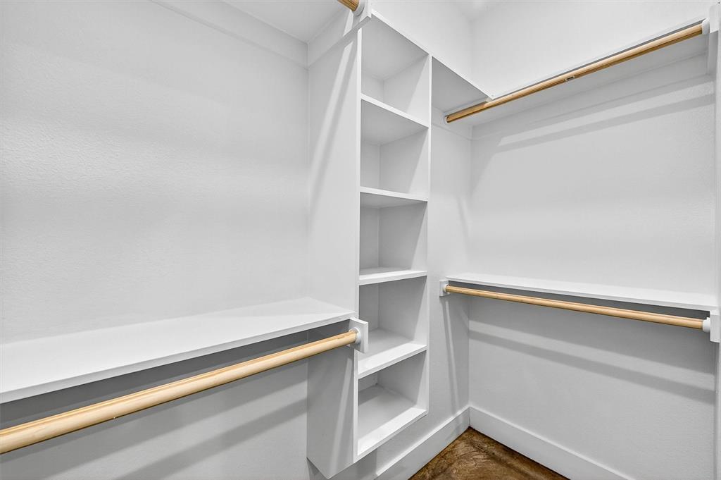 1501 South 7th Avenue Denison, TX 75021 - Photo 27 of 32 a view of an empty walk in closet