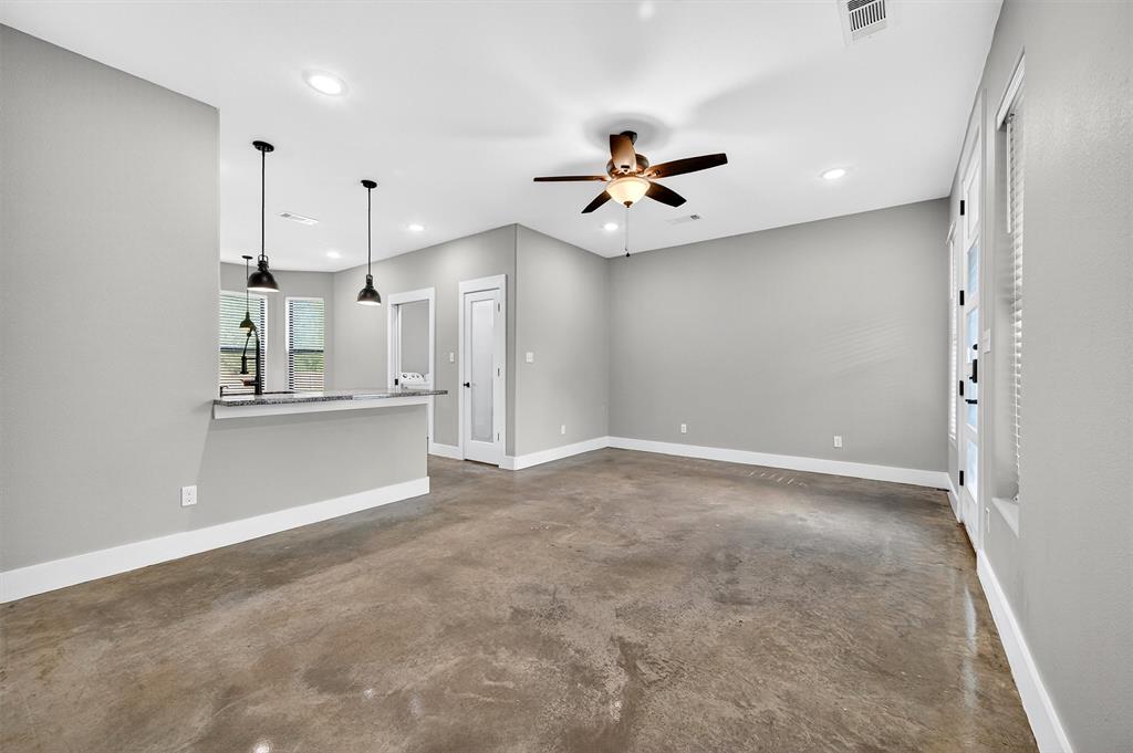 1501 South 7th Avenue Denison, TX 75021 - Photo 8 of 32 an empty room with a ceiling fan and a window