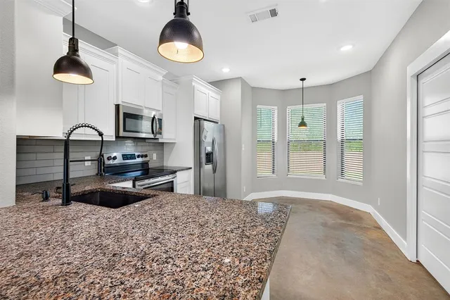 $1,500 | 1501 South 7th Avenue, Denison, TX 75021