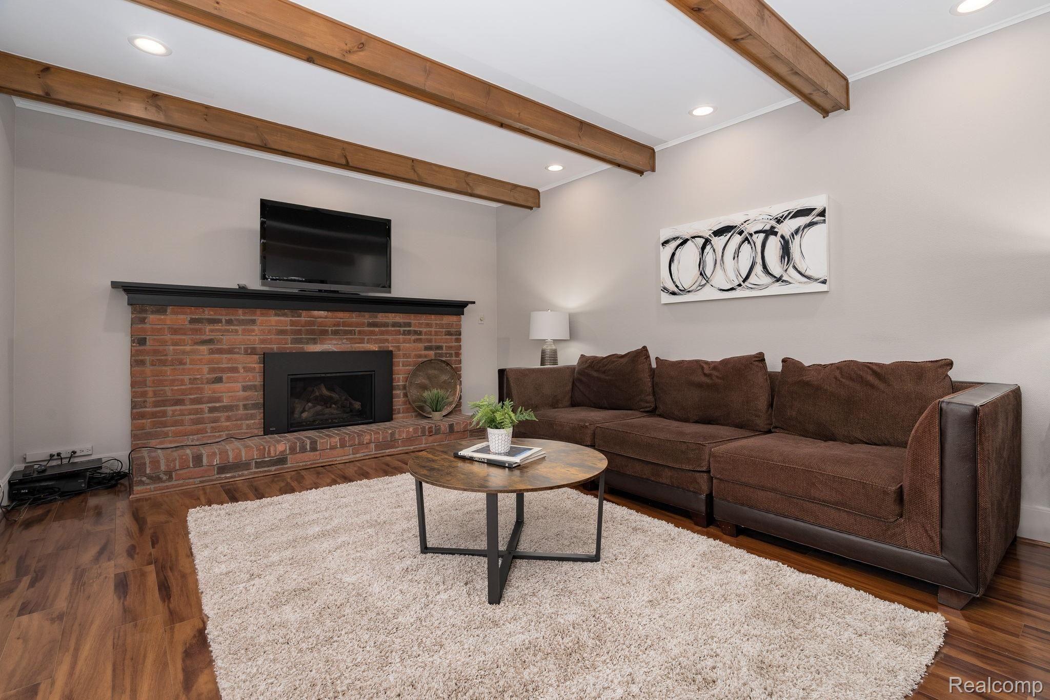 1100 Kingsview Avenue Rochester, MI 48309 - Photo 28 of 48 Gas fireplace and beams and loads of room for seating!