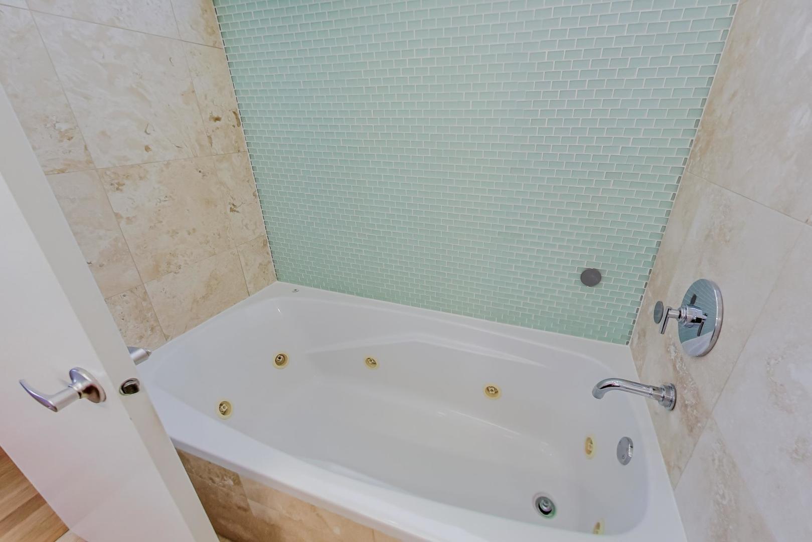 4410 North Troy Street, Unit 301 Chicago, IL 60625 - Photo 14 of 23 a bathroom with a tub and shower