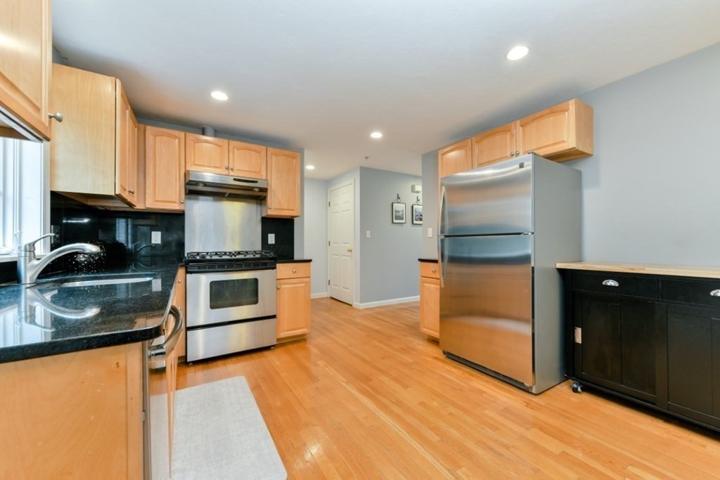 995 Trapelo Road, Unit 4 Waltham, MA 02452 - Photo 4 of 24