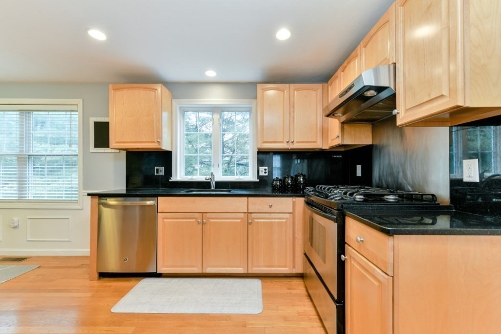 995 Trapelo Road, Unit 4 Waltham, MA 02452 - Photo 6 of 24