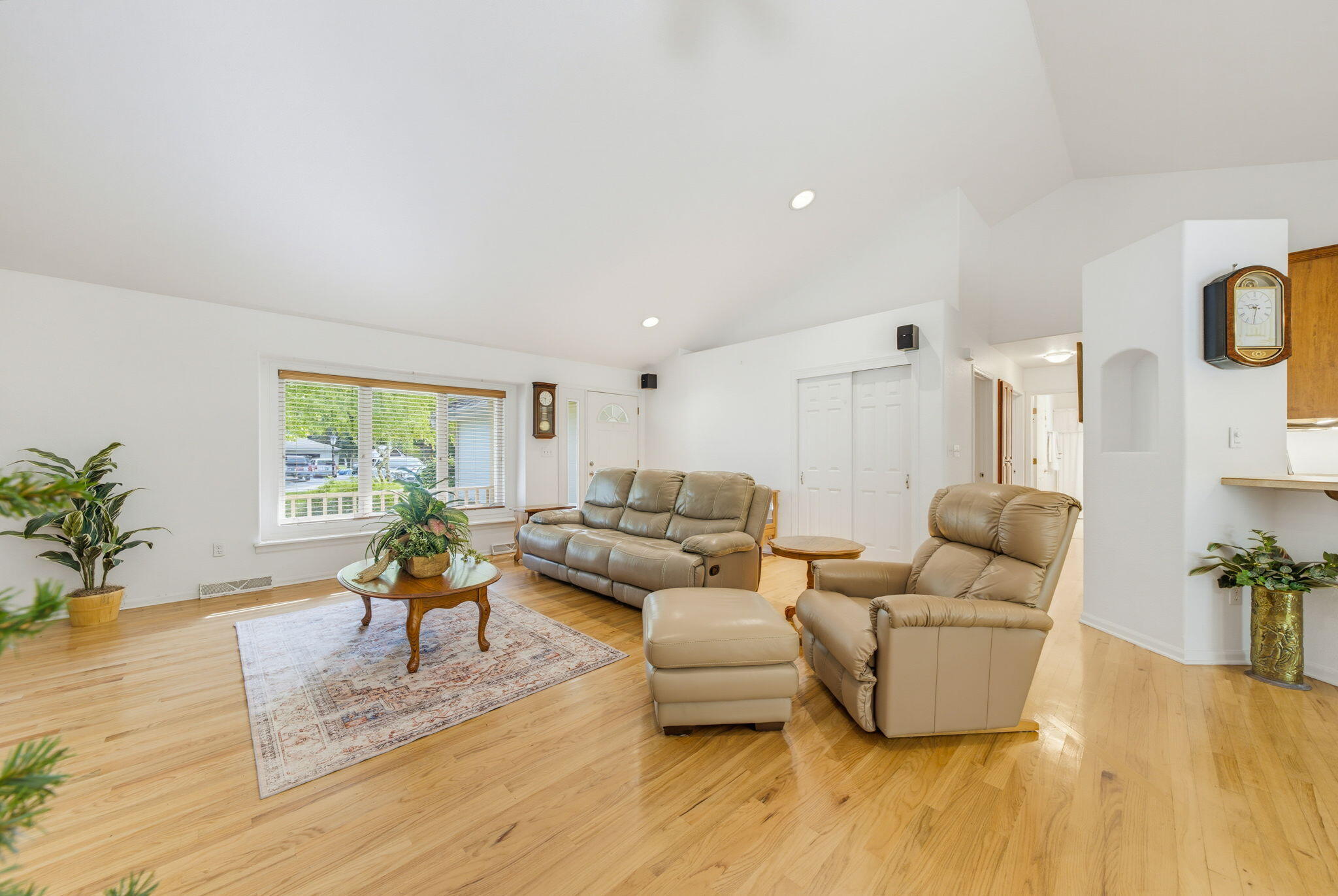 W152S7689 Mystic Drive Muskego, WI 53150 - Photo 6 of 35 Living Room