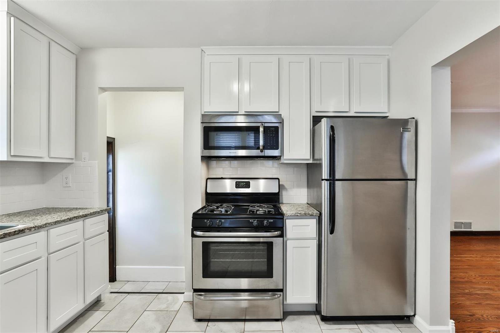 5842 Rhodes Avenue St. Louis, MO 63109 - Photo 12 of 27 Gallery Image 12
