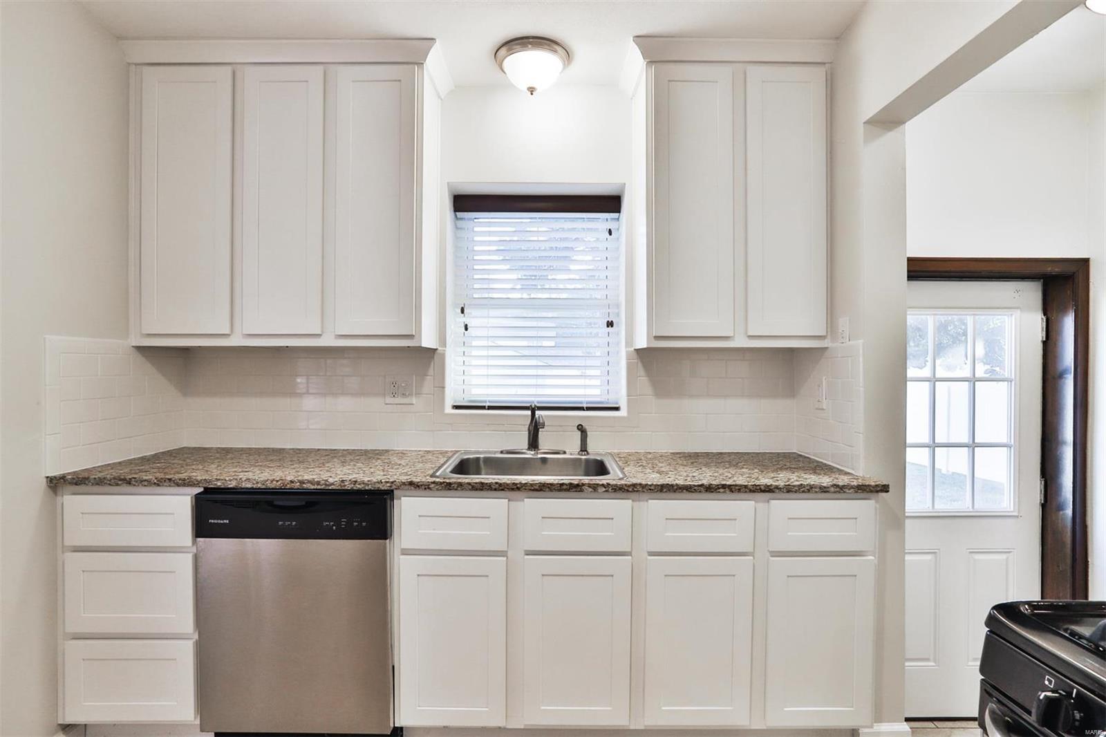 5842 Rhodes Avenue St. Louis, MO 63109 - Photo 13 of 27 Gallery Image 13