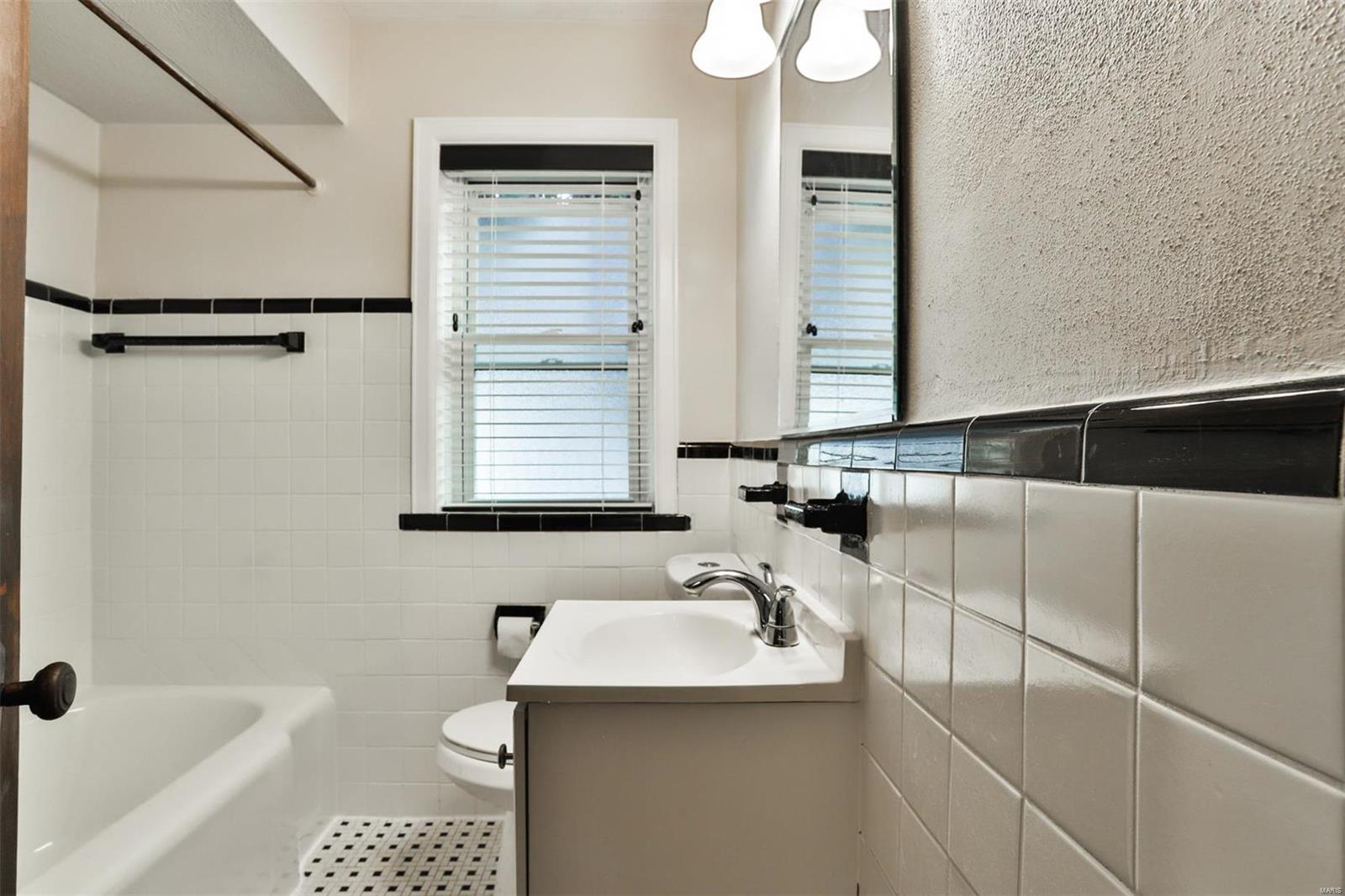 5842 Rhodes Avenue St. Louis, MO 63109 - Photo 16 of 27 Gallery Image 16