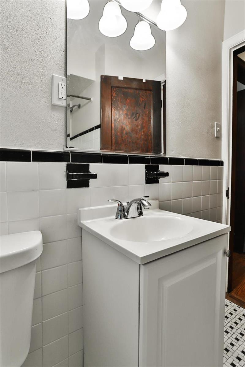 5842 Rhodes Avenue St. Louis, MO 63109 - Photo 17 of 27 Gallery Image 17