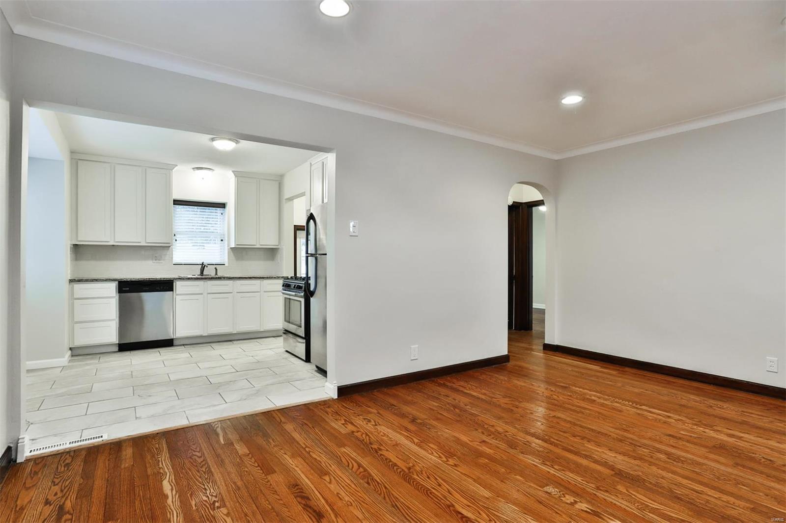 5842 Rhodes Avenue St. Louis, MO 63109 - Photo 9 of 27 Gallery Image 9