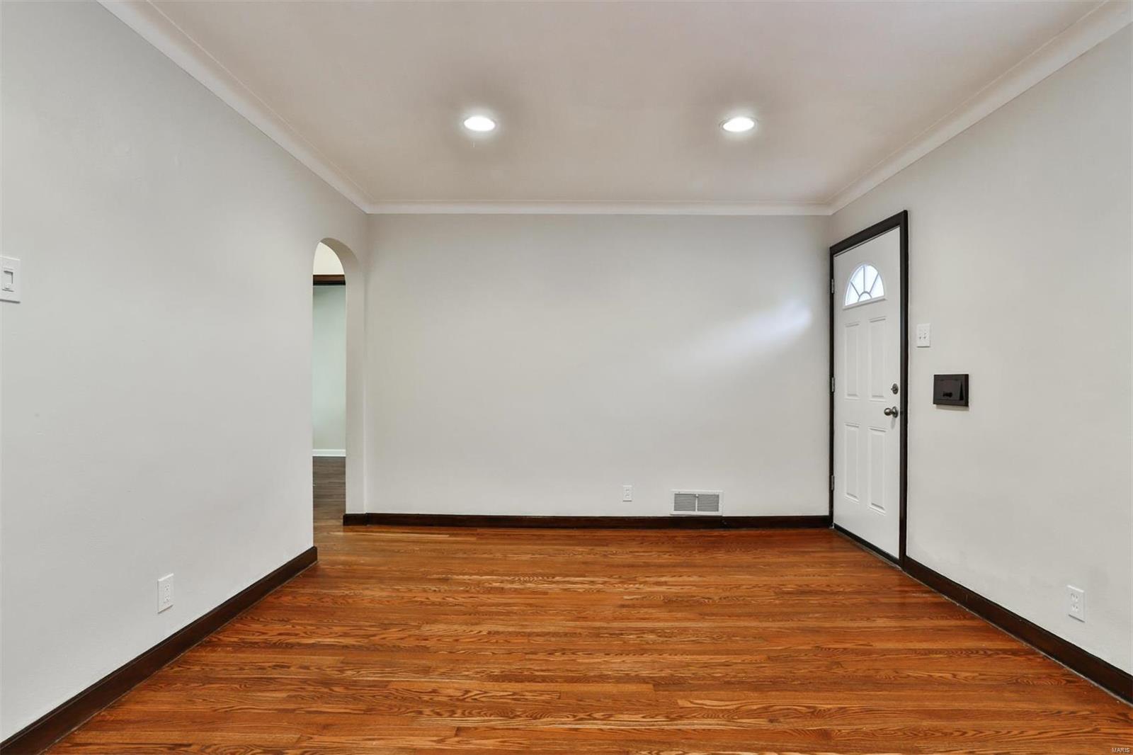 5842 Rhodes Avenue St. Louis, MO 63109 - Photo 10 of 27 Gallery Image 10