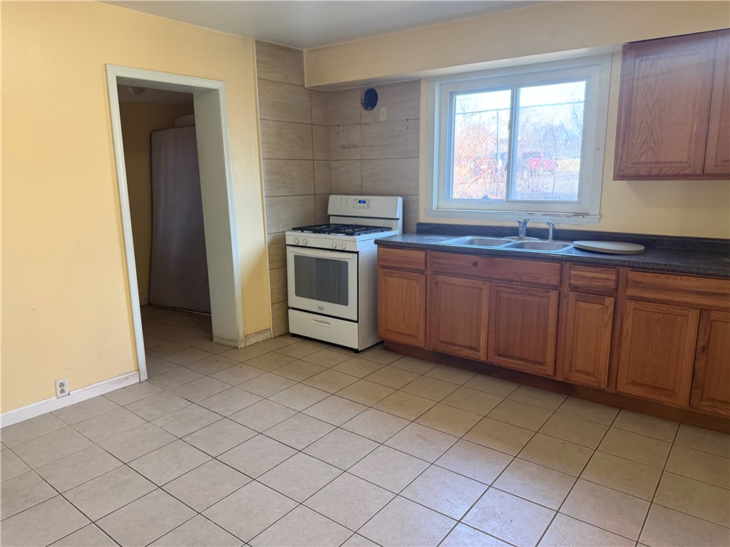 69 West 3rd Street Corning, NY 14830 - Photo 3 of 12