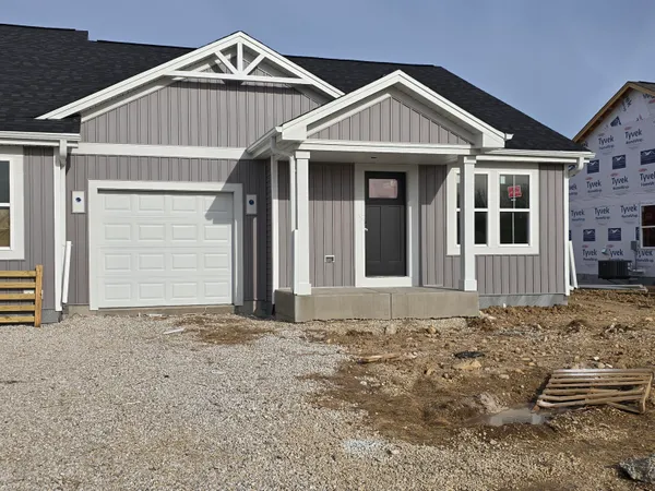 $387,128 | 624 Harvest Road, Hartford, WI 53027