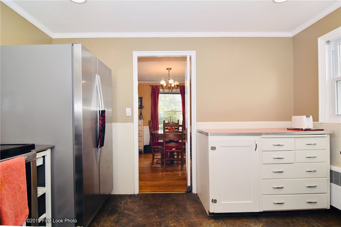 105 Scarborough Road Pawtucket, RI 02861 - Photo 8 of 28 Gallery Image 8