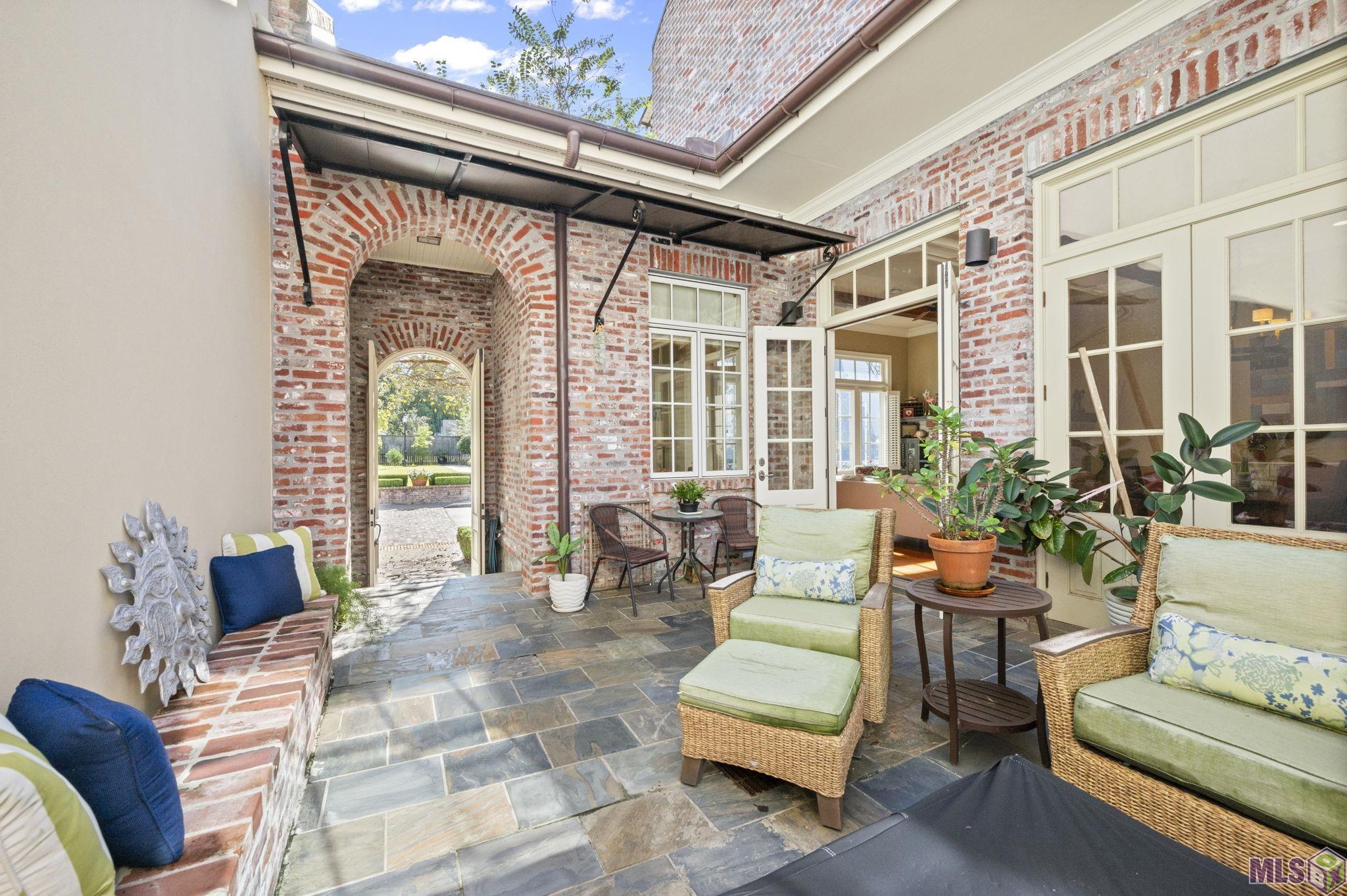 2207 Perkins Lane Baton Rouge, LA 70808 - Photo 2 of 30