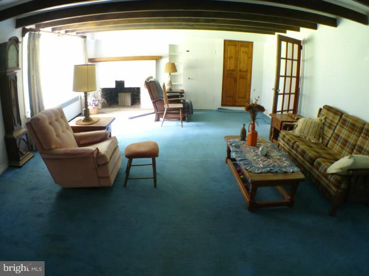 1458 Roundhouse Road Quakertown, PA 18951 - Photo 2 of 15 Living Room