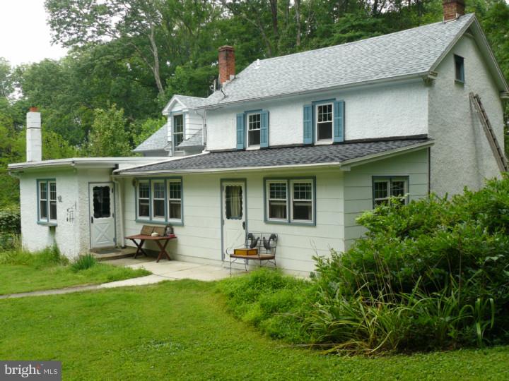 1458 Roundhouse Road Quakertown, PA 18951 - Photo 11 of 15 Exterior Back