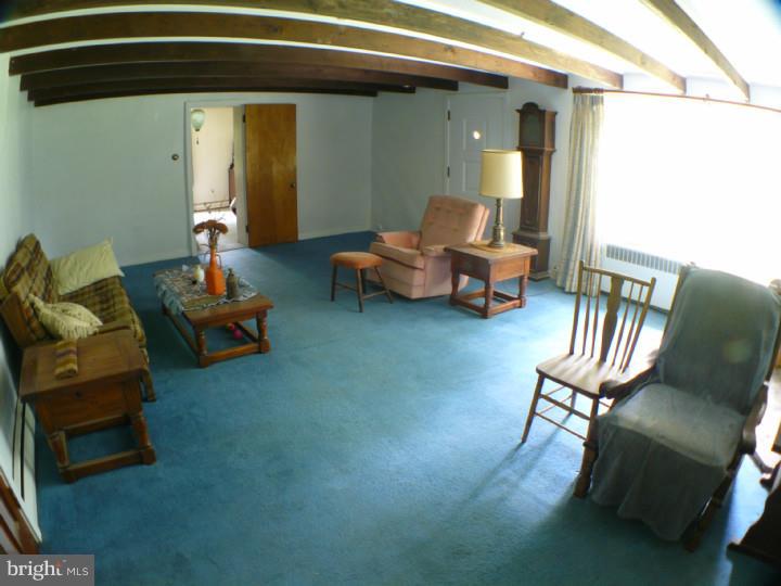 1458 Roundhouse Road Quakertown, PA 18951 - Photo 3 of 15 Living Room