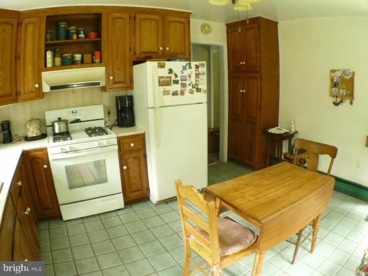 1458 Roundhouse Road Quakertown, PA 18951 - Photo 4 of 15 Kitchen