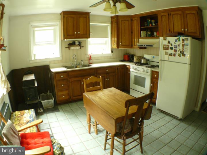 1458 Roundhouse Road Quakertown, PA 18951 - Photo 5 of 15 Kitchen