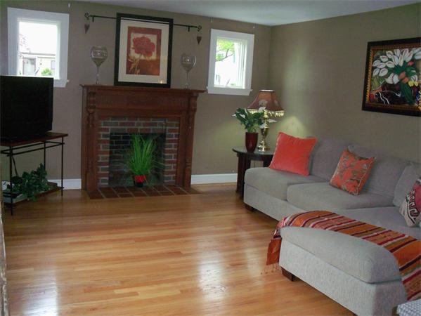 4 Overlook Road Reading, MA 01867 - Photo 2 of 10 Gallery Image 2
