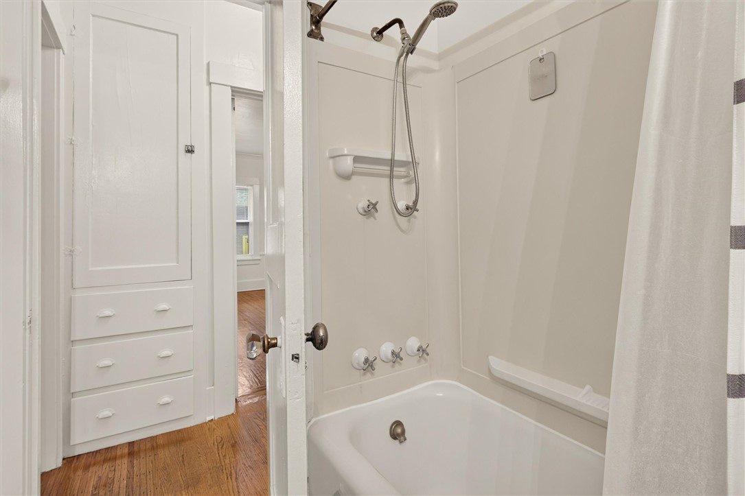 95 Culver Road Rochester, NY 14620 - Photo 21 of 50 2nd Floor Bathroom