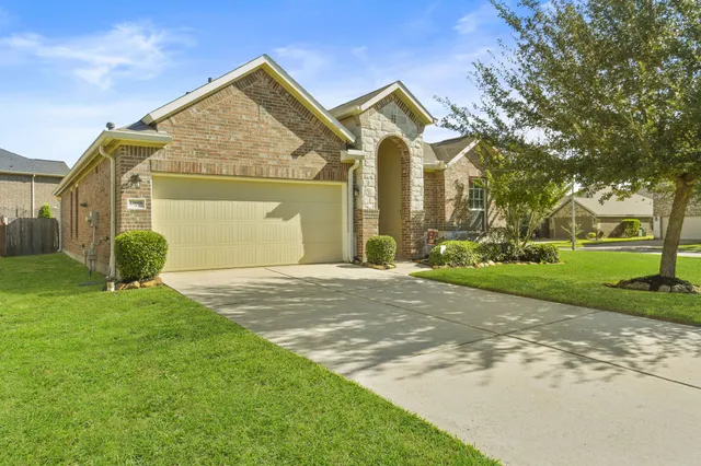 $319,900 | 23606 Bernshausen Drive, Spring, TX 77389