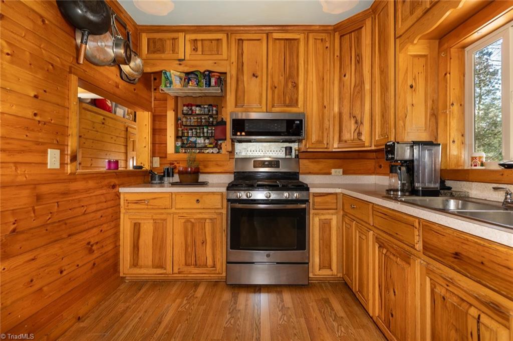 385 Col Francis Road Crumpler, NC 28617 - Photo 20 of 42