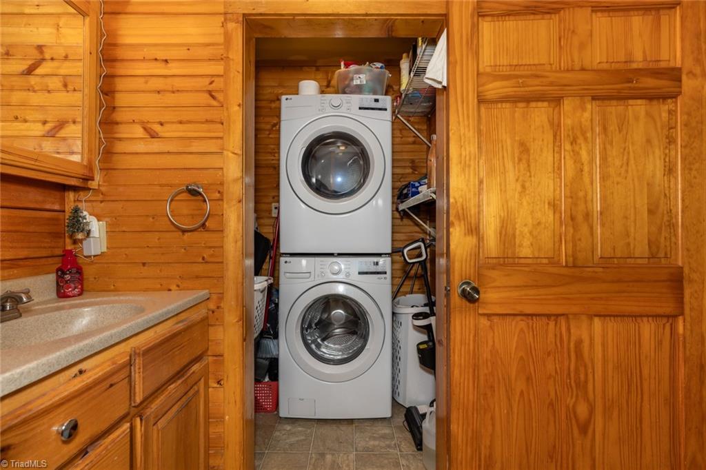 385 Col Francis Road Crumpler, NC 28617 - Photo 23 of 42