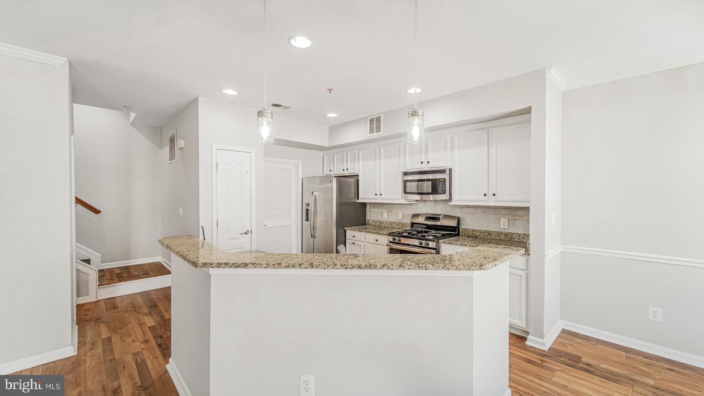 4888 Dane Ridge Circle Woodbridge, VA 22193 - Photo 8 of 32