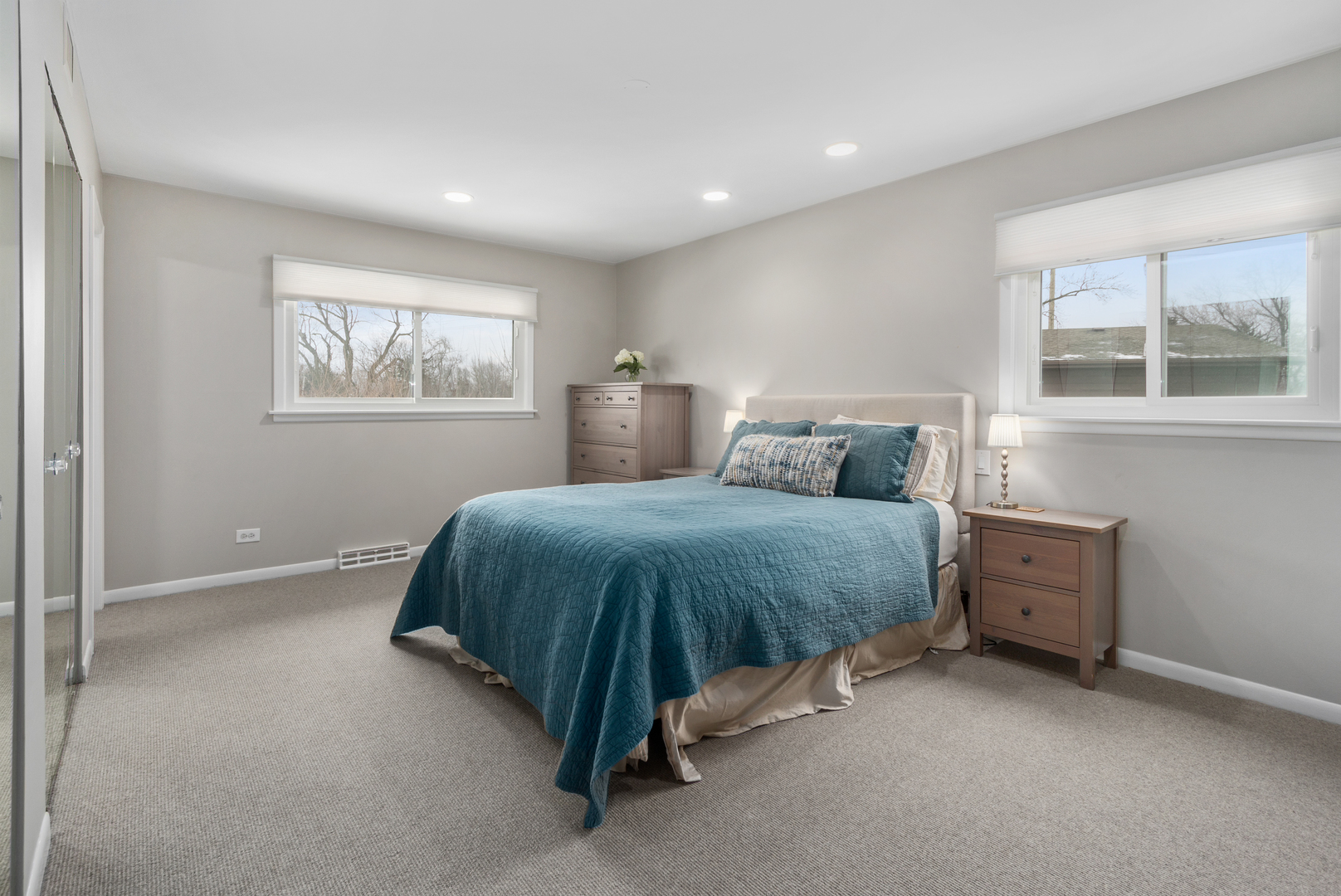 29 Ellendale Road Deerfield, IL 60015 - Photo 9 of 35 a spacious bedroom with a bed and a window