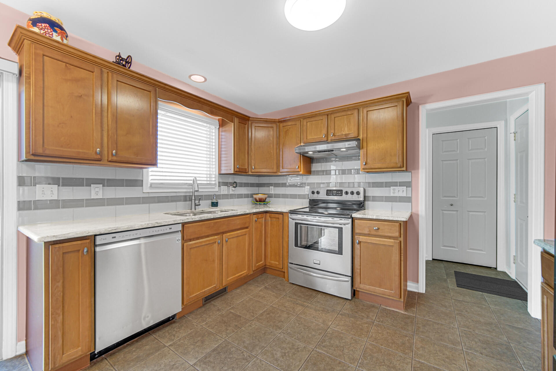 250 West 128th Place Crown Point, IN 46307 - Photo 3 of 20 1920x1280