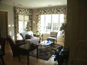 231 Queens Road, Unit 231 Charlotte, NC 28204 - Photo 3 of 8 Gallery Image 3