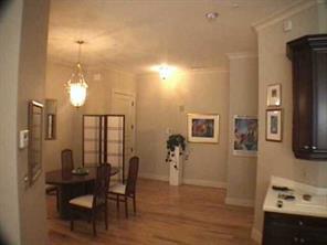 231 Queens Road, Unit 231 Charlotte, NC 28204 - Photo 5 of 8 Gallery Image 5