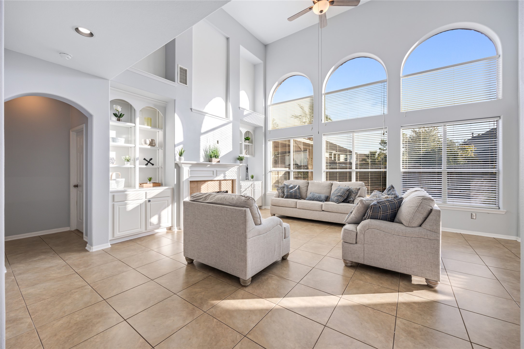 6727 Montay Bay Drive Spring, TX 77389 - Photo 17 of 41 a living room with furniture and a floor to ceiling window