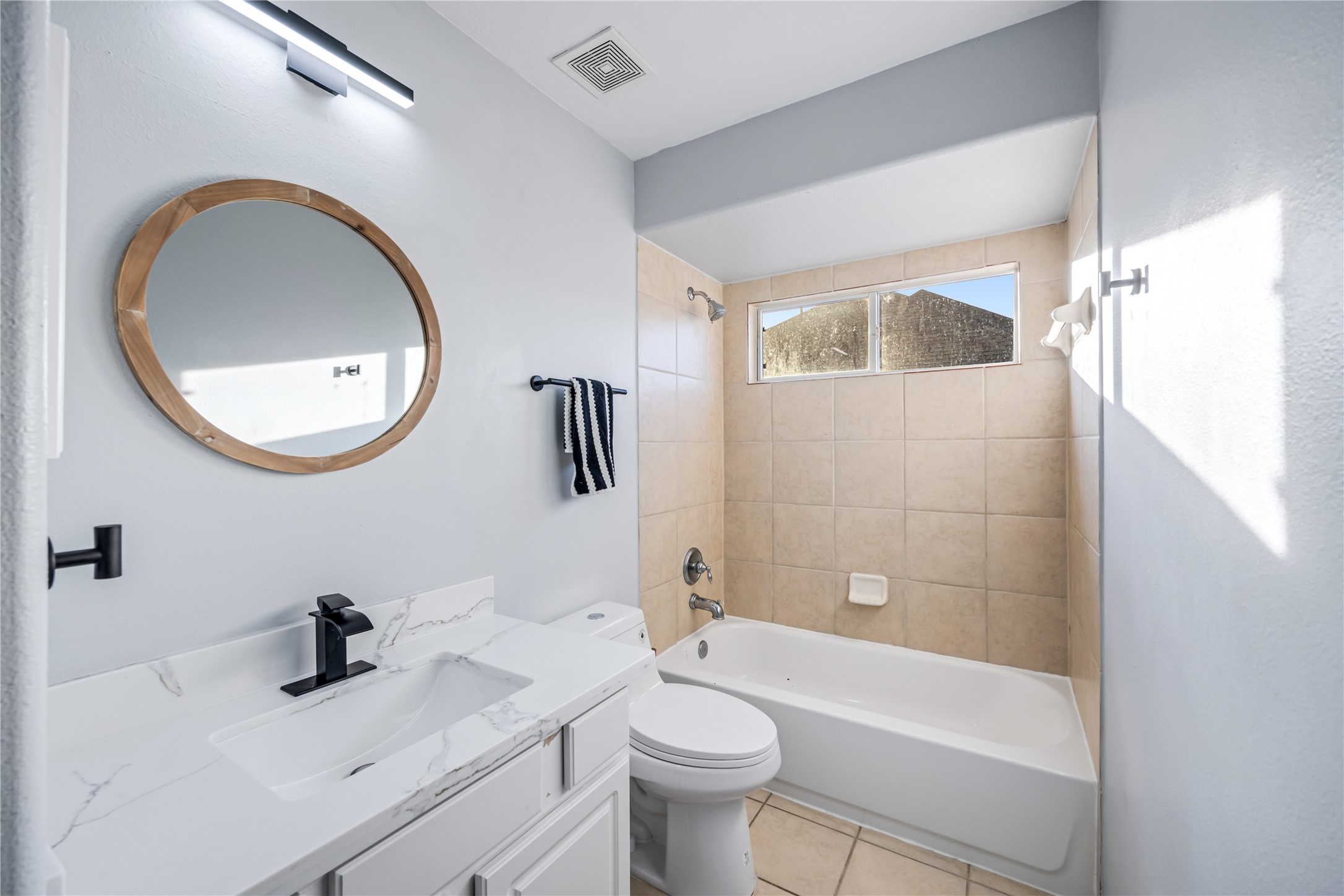 6727 Montay Bay Drive Spring, TX 77389 - Photo 28 of 41 upstairs bath next to one room and family room