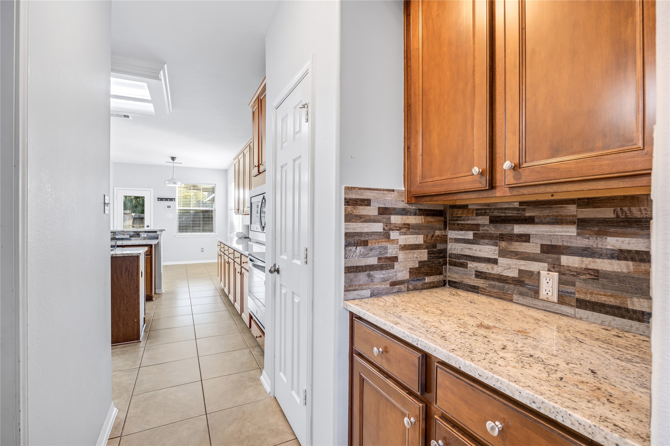 6727 Montay Bay Drive Spring, TX 77389 - Photo 6 of 41