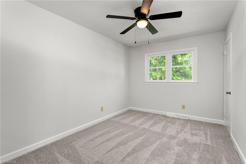 601 Shadybrook Road High Point, NC 27265 - Photo 23 of 39
